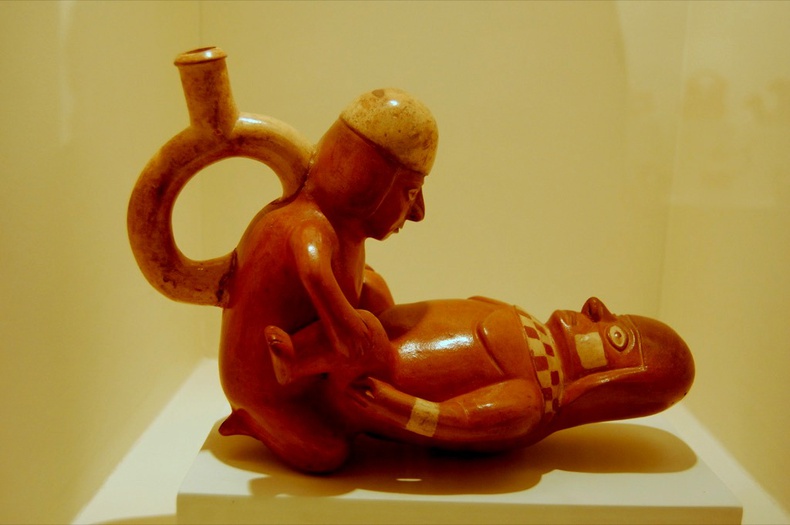 Erotyczne naczynia kultury Moche z Peru