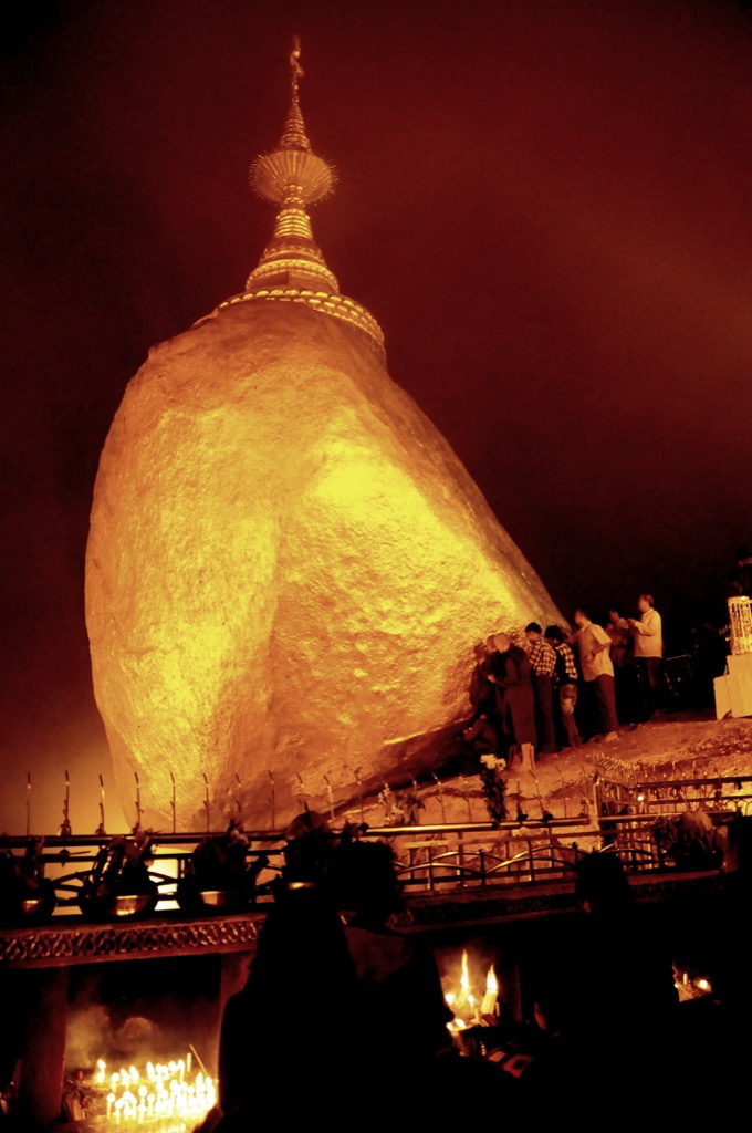 Złota skała w Birmie