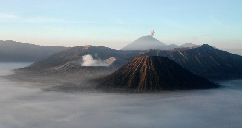 Wulkan Bromo w Indonezji. Źródło: Wikimedia/Thomas Hirsch/GNU Free