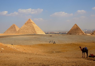Egipt, piramidy w Gizie